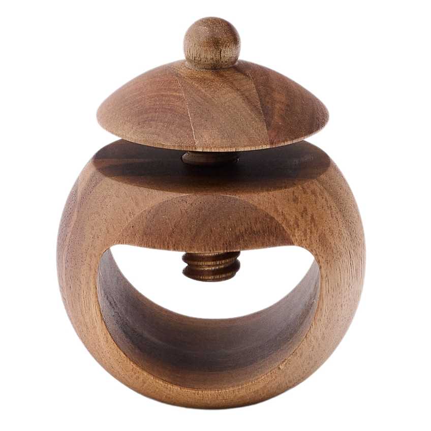 Dřevěný louskáček Kave Home Nukha